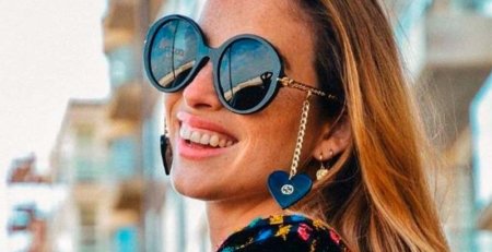 Óculos com Acessório Pingente Corrente Gucci Valentino